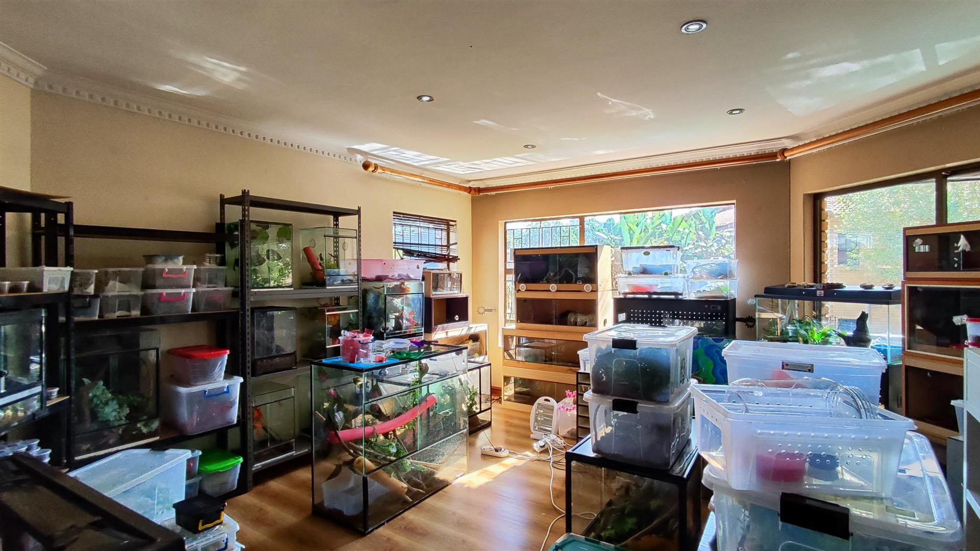 Bed Room 2 - 21 square meters of property in Meyersdal