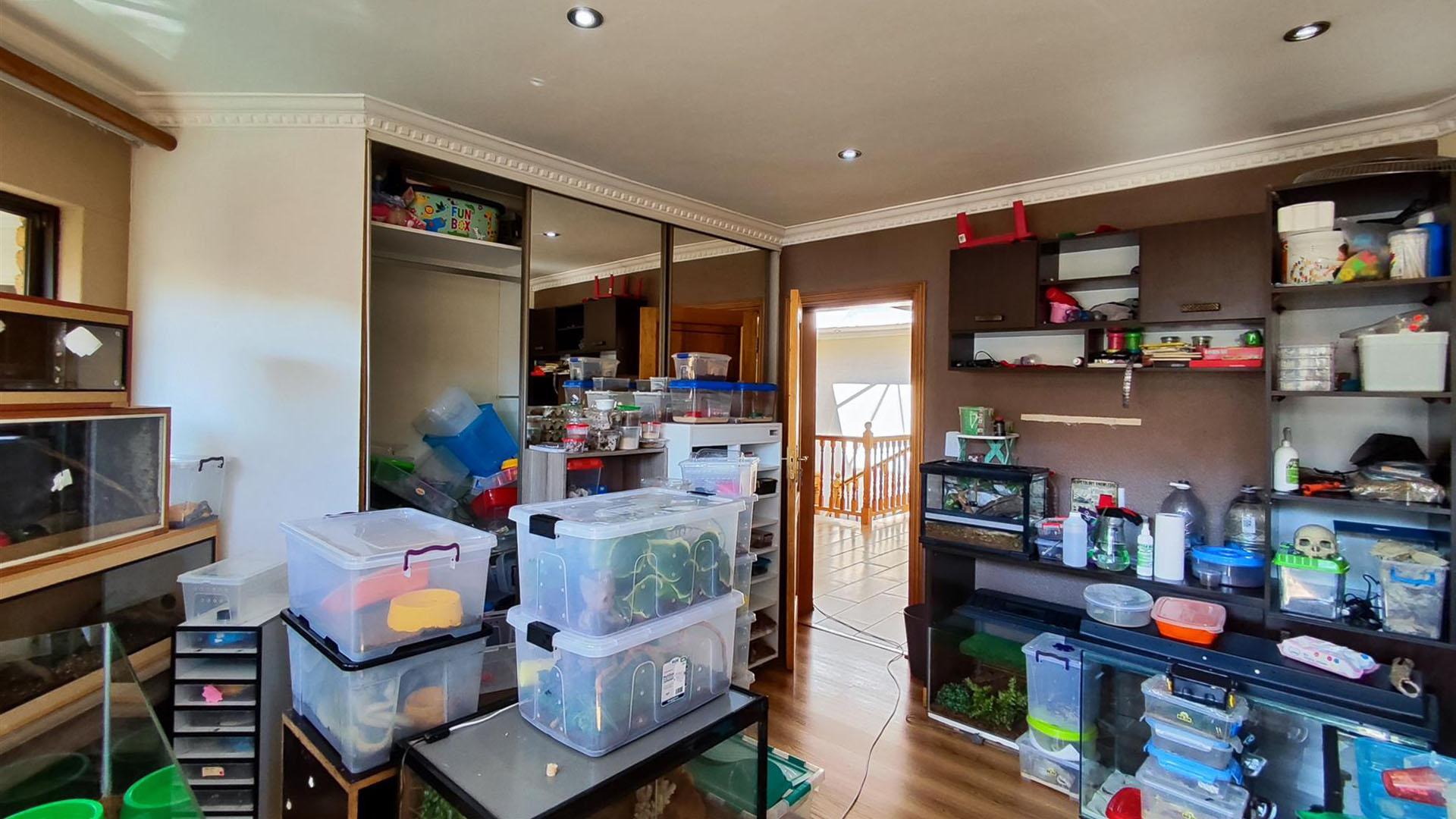 Bed Room 2 - 21 square meters of property in Meyersdal