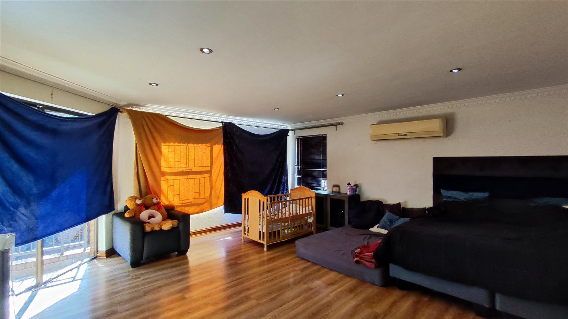 Main Bedroom - 38 square meters of property in Meyersdal