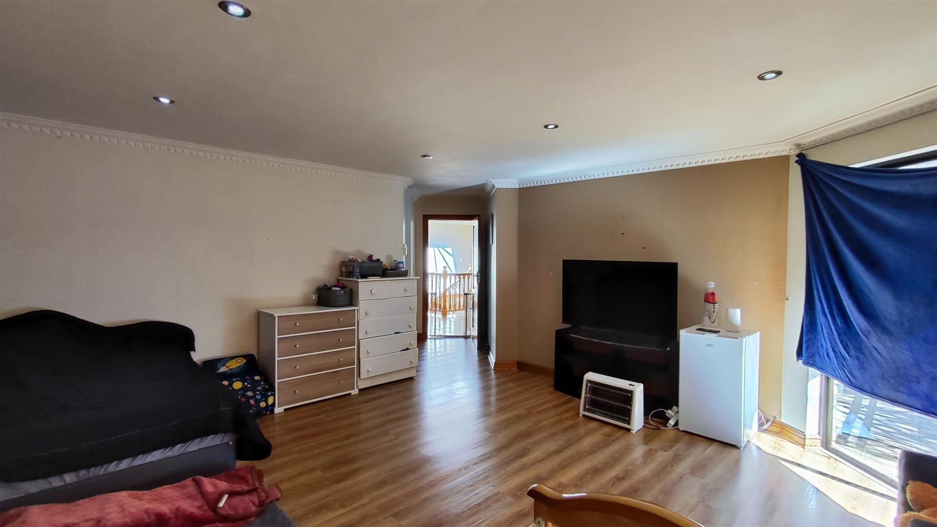 Main Bedroom - 38 square meters of property in Meyersdal