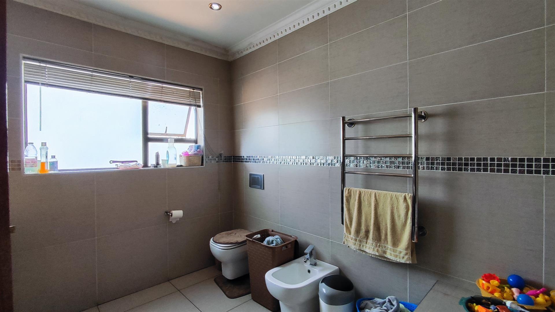 Main Bathroom - 11 square meters of property in Meyersdal