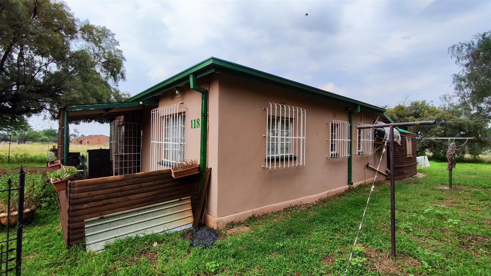 Front View of property in Daleside