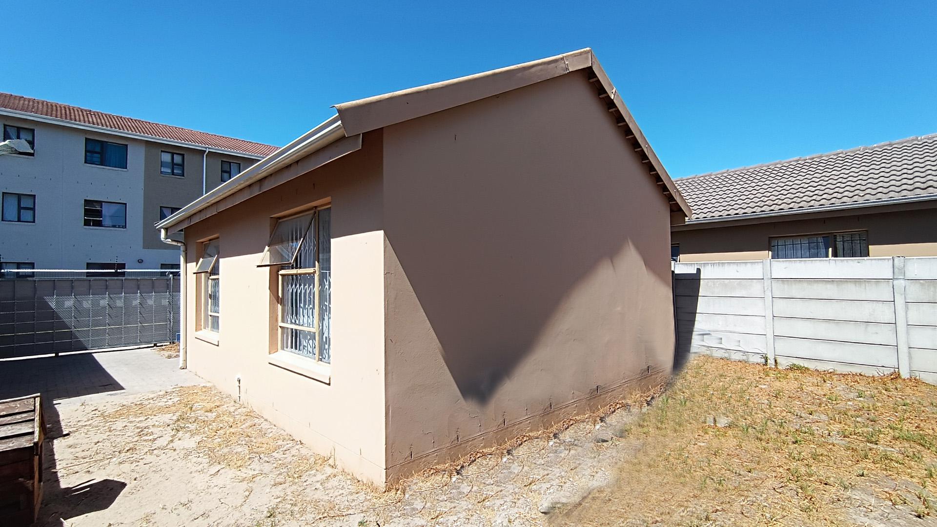 Backyard of property in Scottsdene