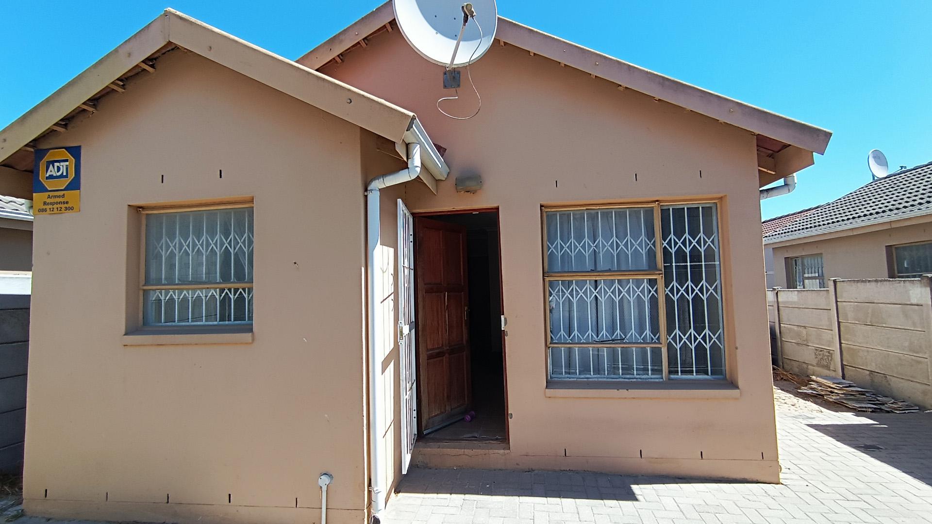 Front View of property in Scottsdene