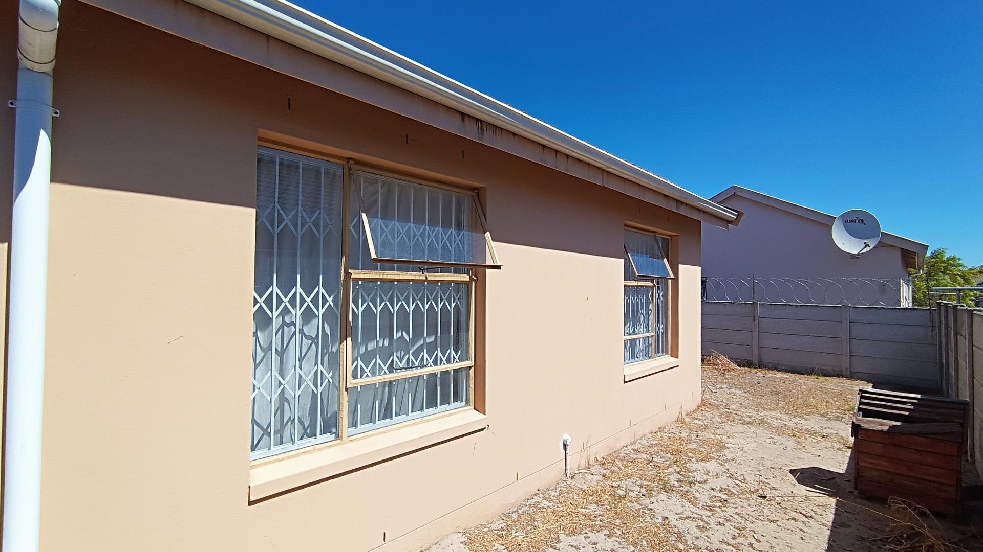 Backyard of property in Scottsdene