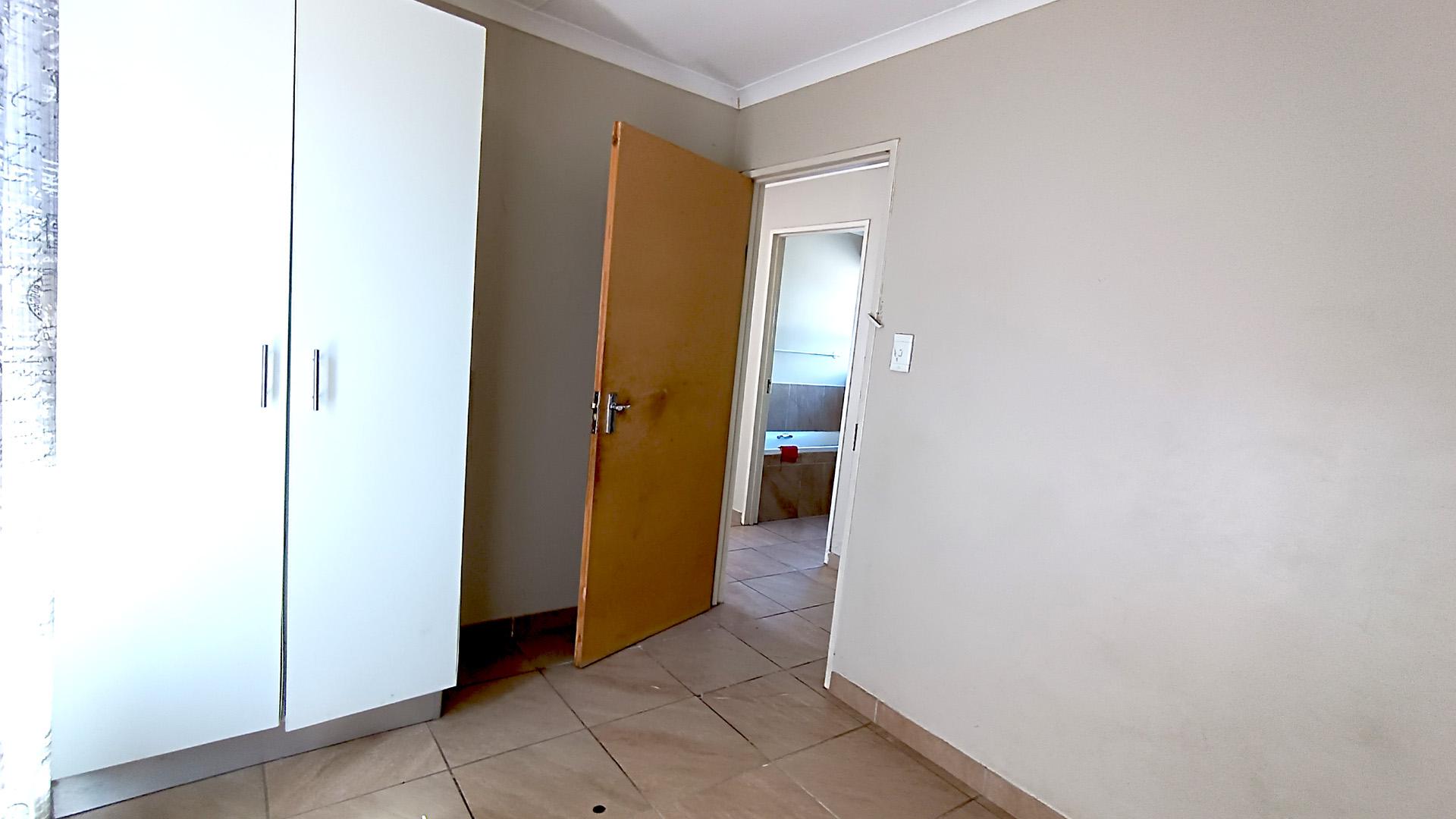 Bed Room 2 - 8 square meters of property in Scottsdene