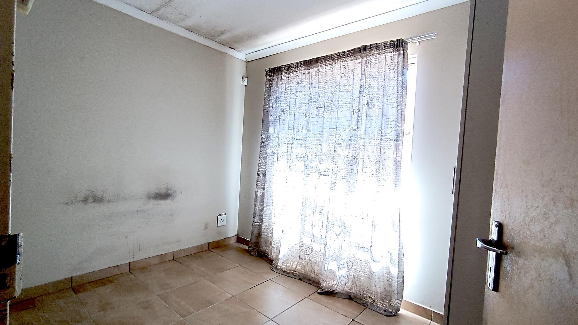 Bed Room 2 - 8 square meters of property in Scottsdene