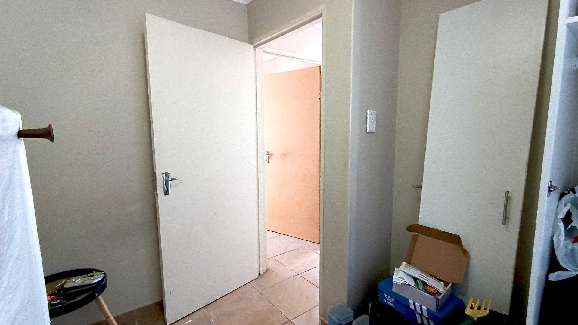 Bed Room 1 - 8 square meters of property in Scottsdene