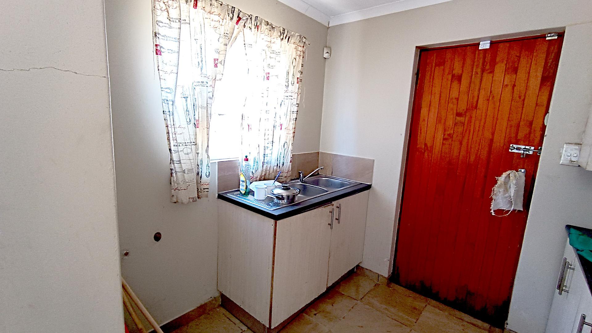 Kitchen - 6 square meters of property in Scottsdene