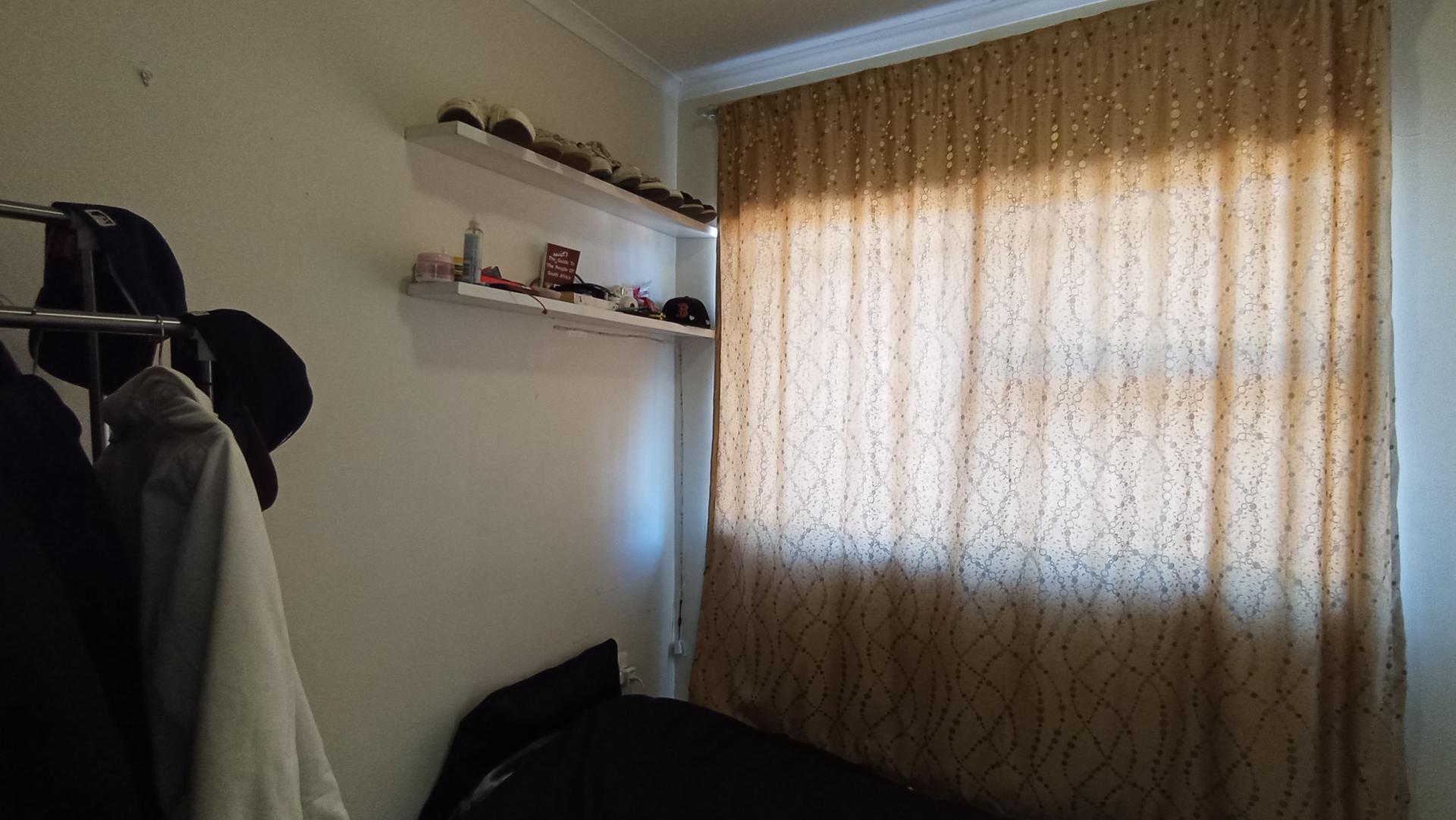 Bed Room 2 - 10 square meters of property in Buccleuch