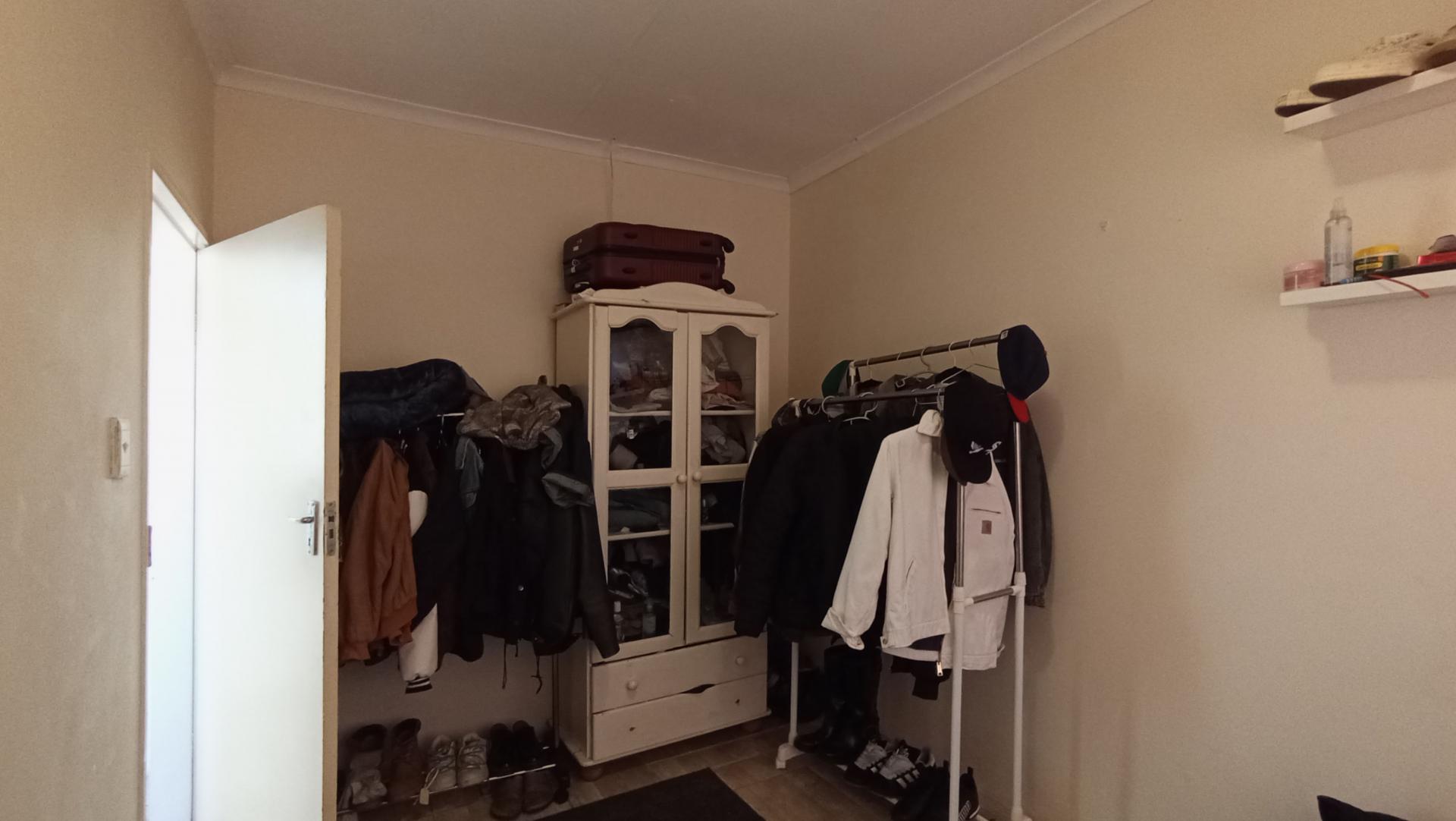 Bed Room 2 - 10 square meters of property in Buccleuch