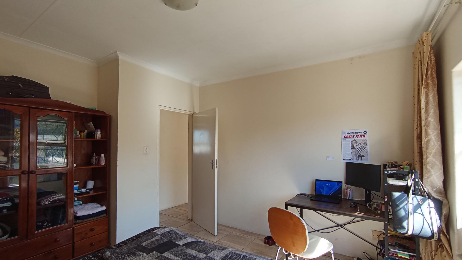 Bed Room 1 - 17 square meters of property in Buccleuch