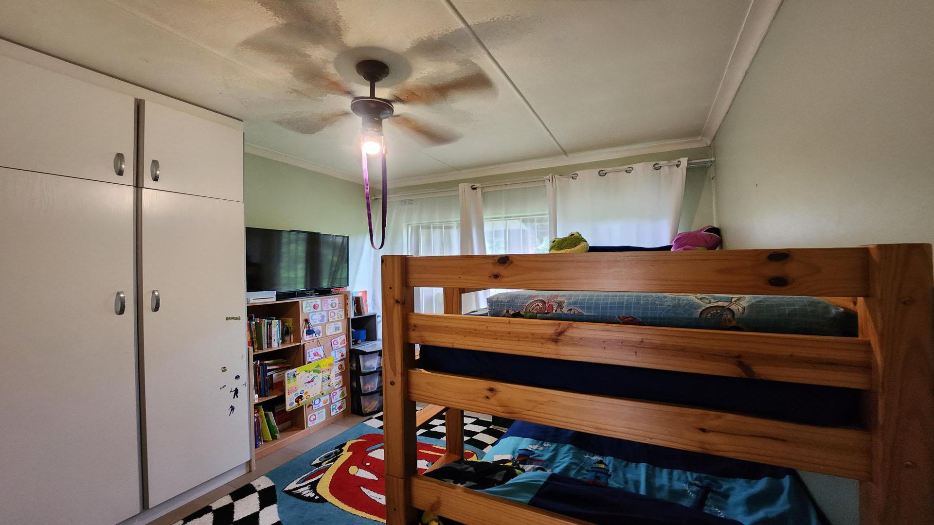 Bed Room 2 - 12 square meters of property in Queensburgh