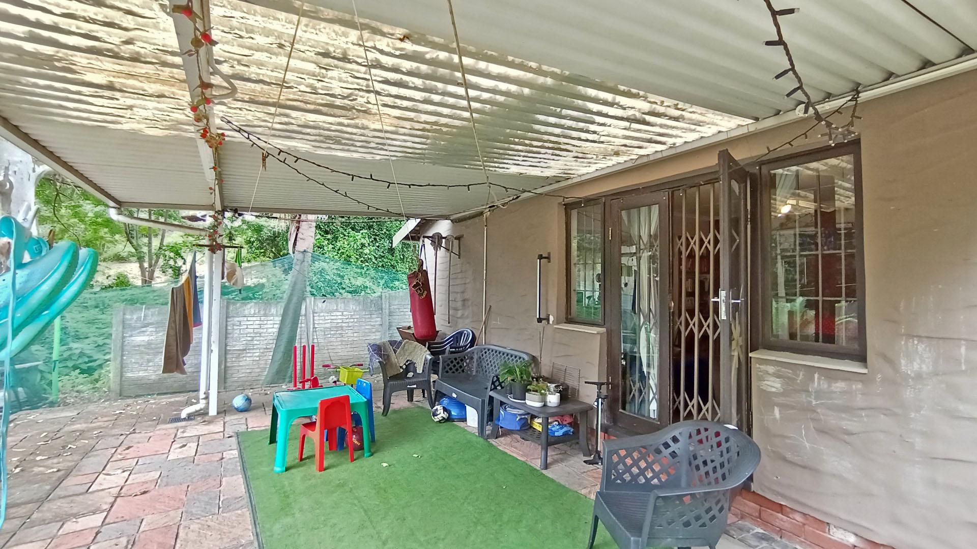 Patio - 34 square meters of property in Queensburgh