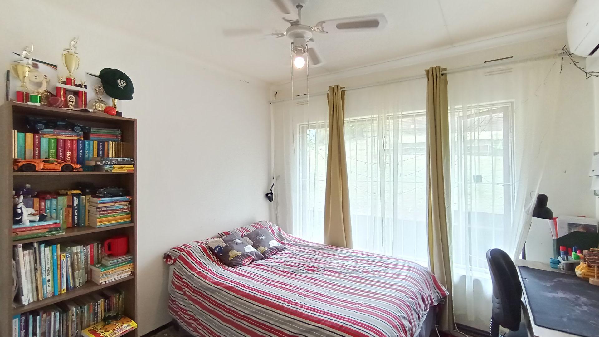 Bed Room 2 - 12 square meters of property in Queensburgh