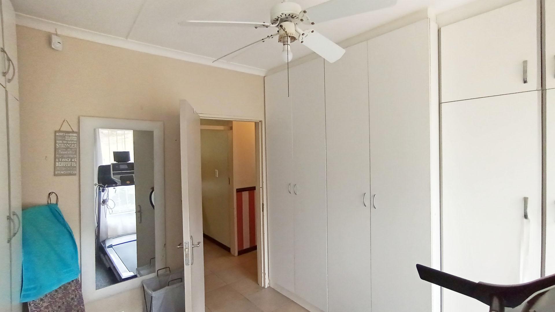 Bed Room 3 - 11 square meters of property in Queensburgh