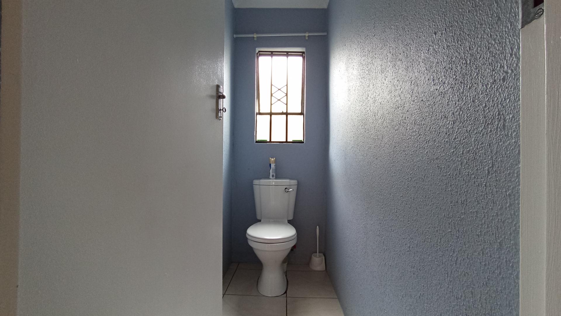 Bathroom 1 - 2 square meters of property in Riverlea - JHB