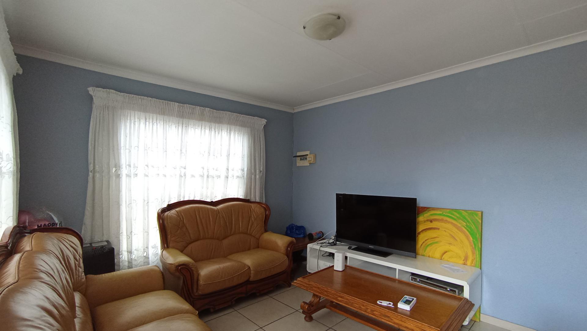 Lounges - 15 square meters of property in Riverlea - JHB