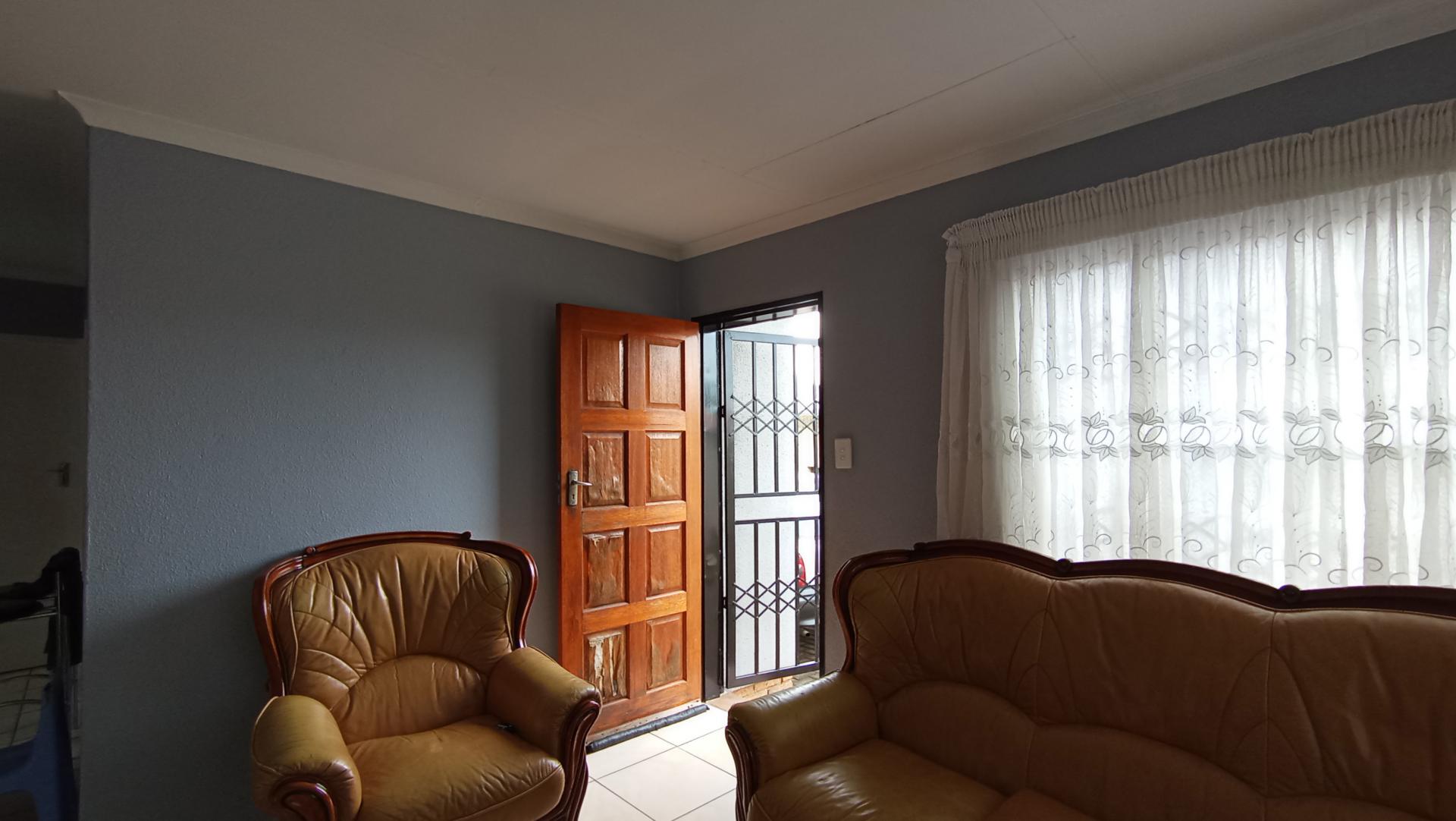 Lounges - 15 square meters of property in Riverlea - JHB