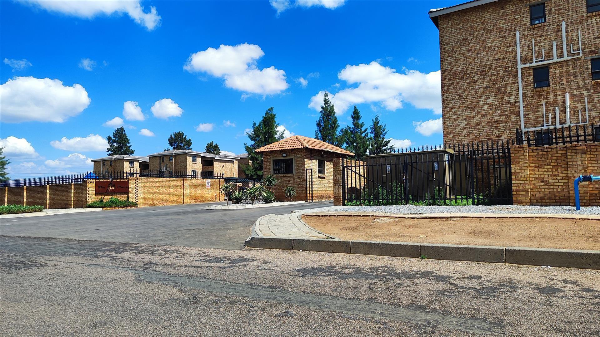 Front View of property in Albertsdal