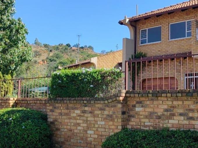 3 Bedroom Simplex for Sale For Sale in Oakdene - MR671359