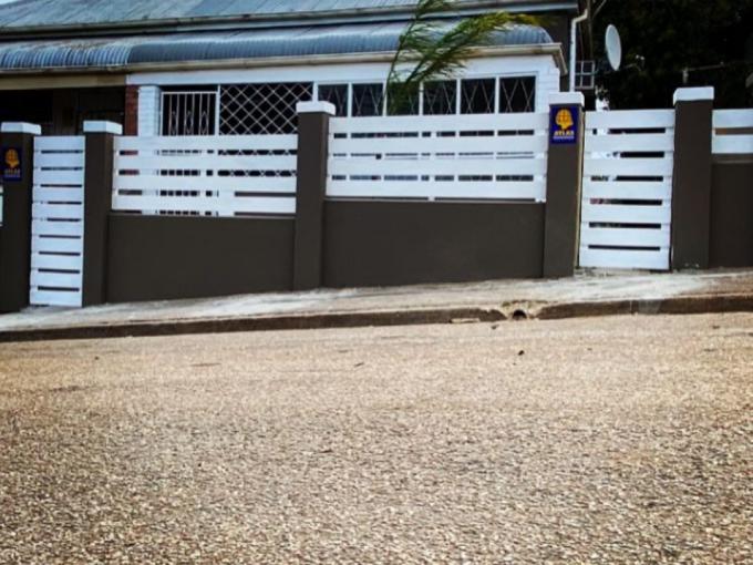 3 Bedroom House for Sale For Sale in Uitenhage - MR671424
