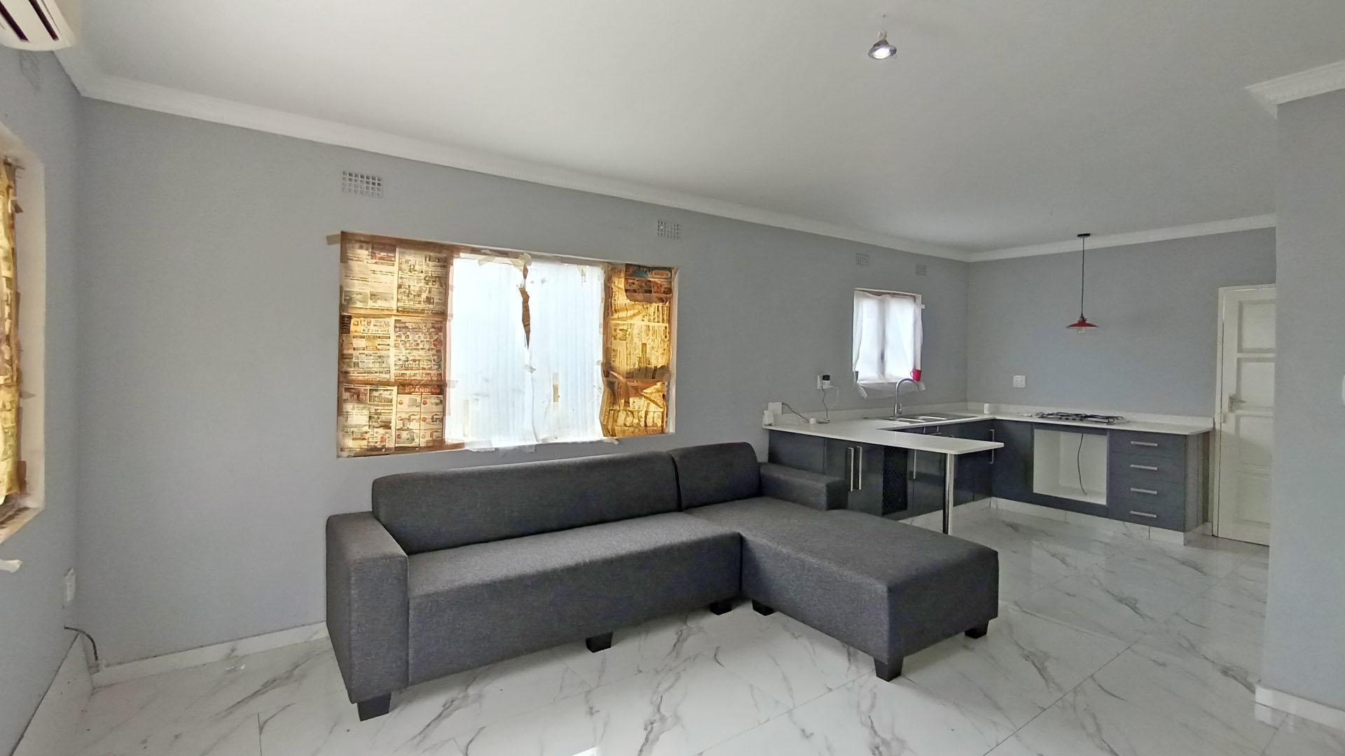 Lounges - 19 square meters of property in Valdin Heights