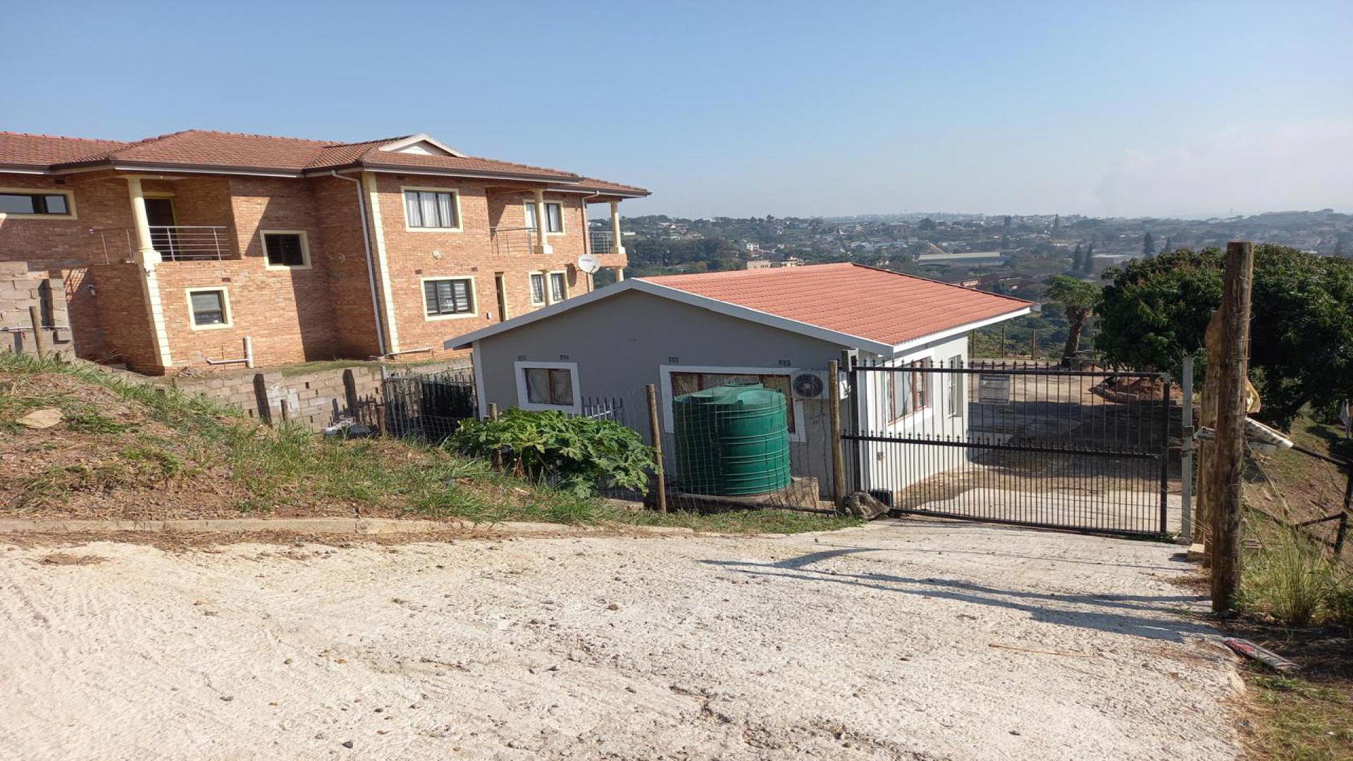 Front View of property in Valdin Heights