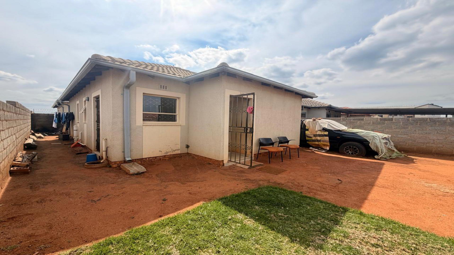 Front View of property in Clayville