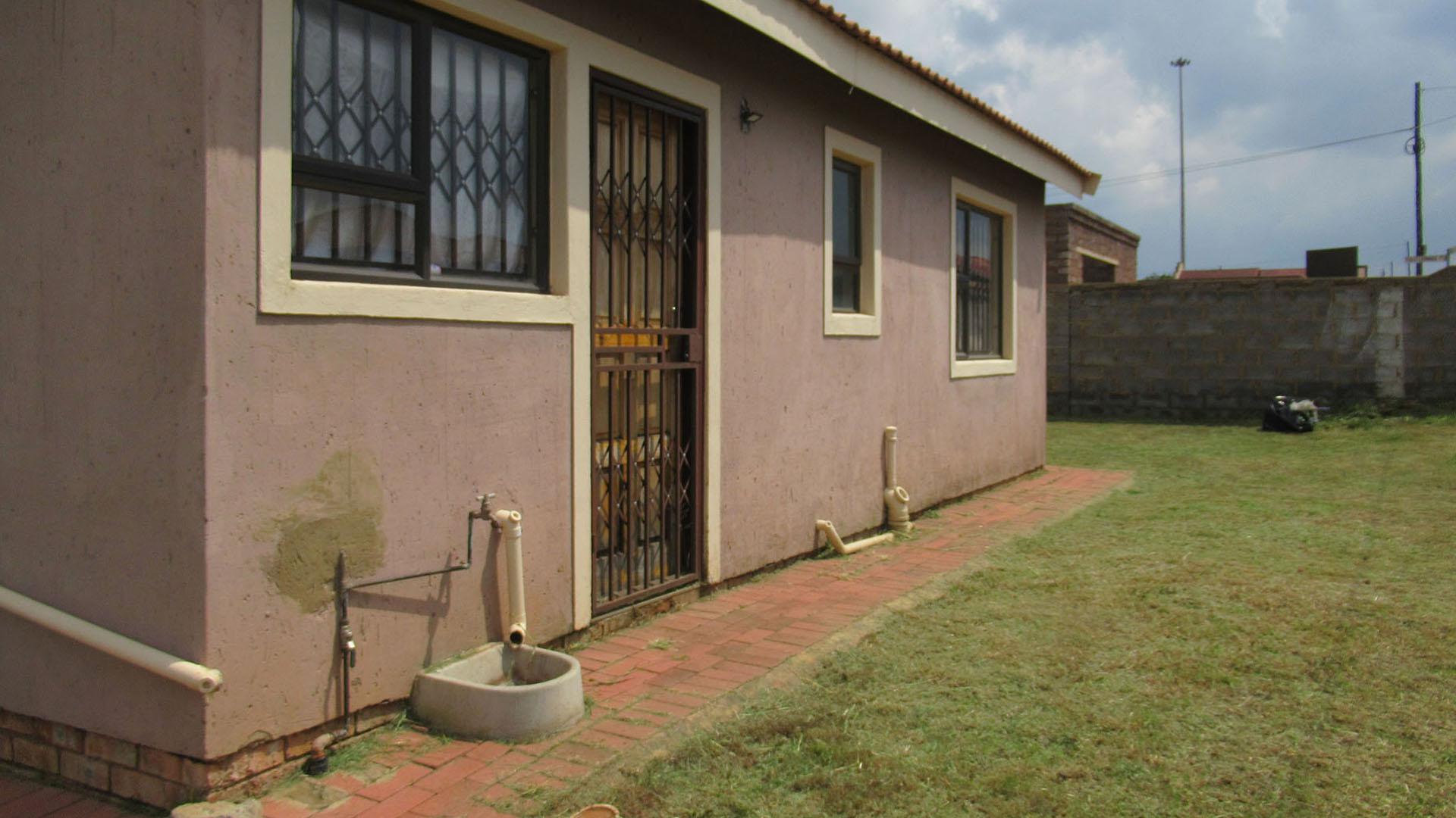 Front View of property in Mohlakeng