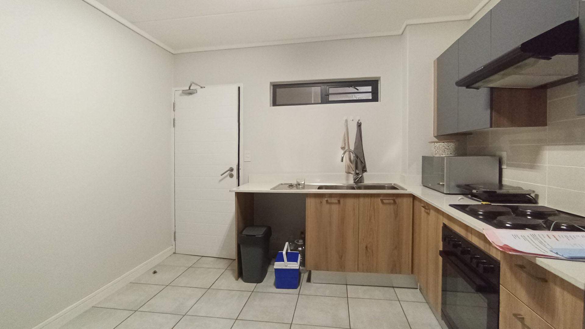 Kitchen - 16 square meters of property in Zwartkoppies