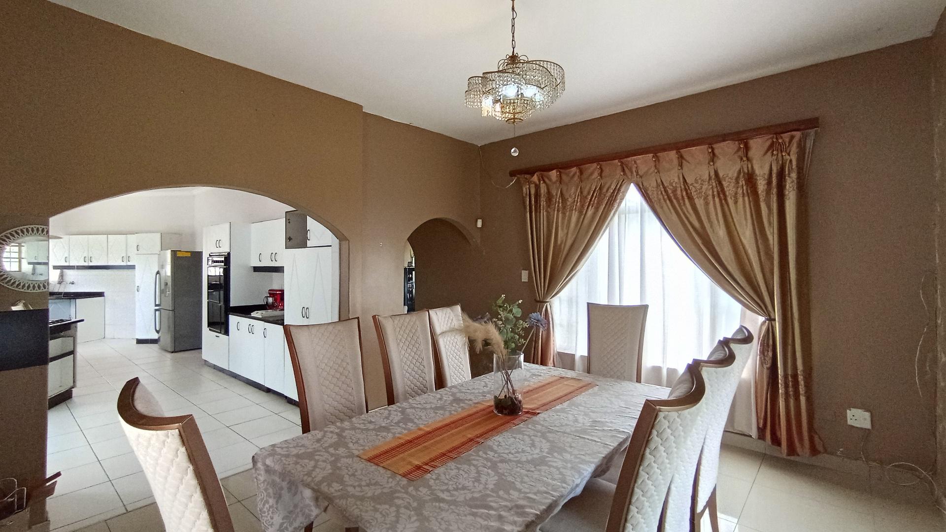 Dining Room - 33 square meters of property in Reservior Hills