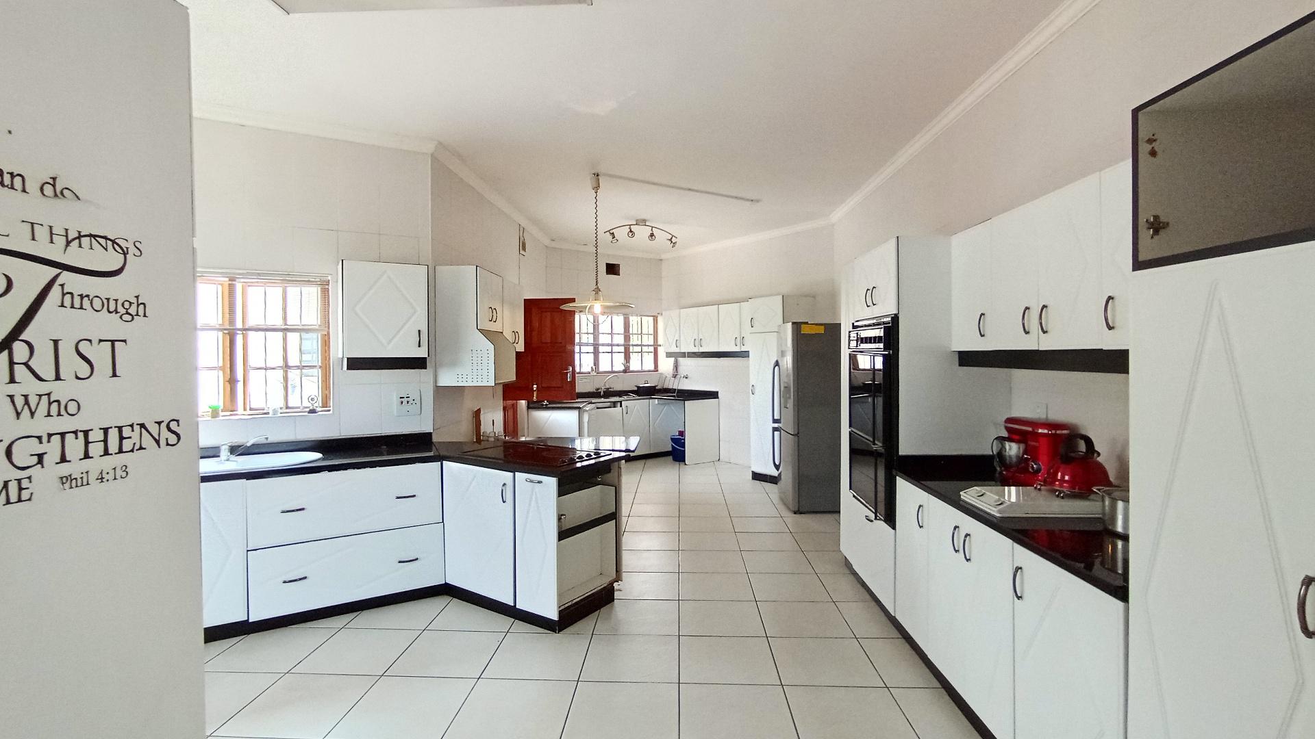 Kitchen - 56 square meters of property in Reservior Hills