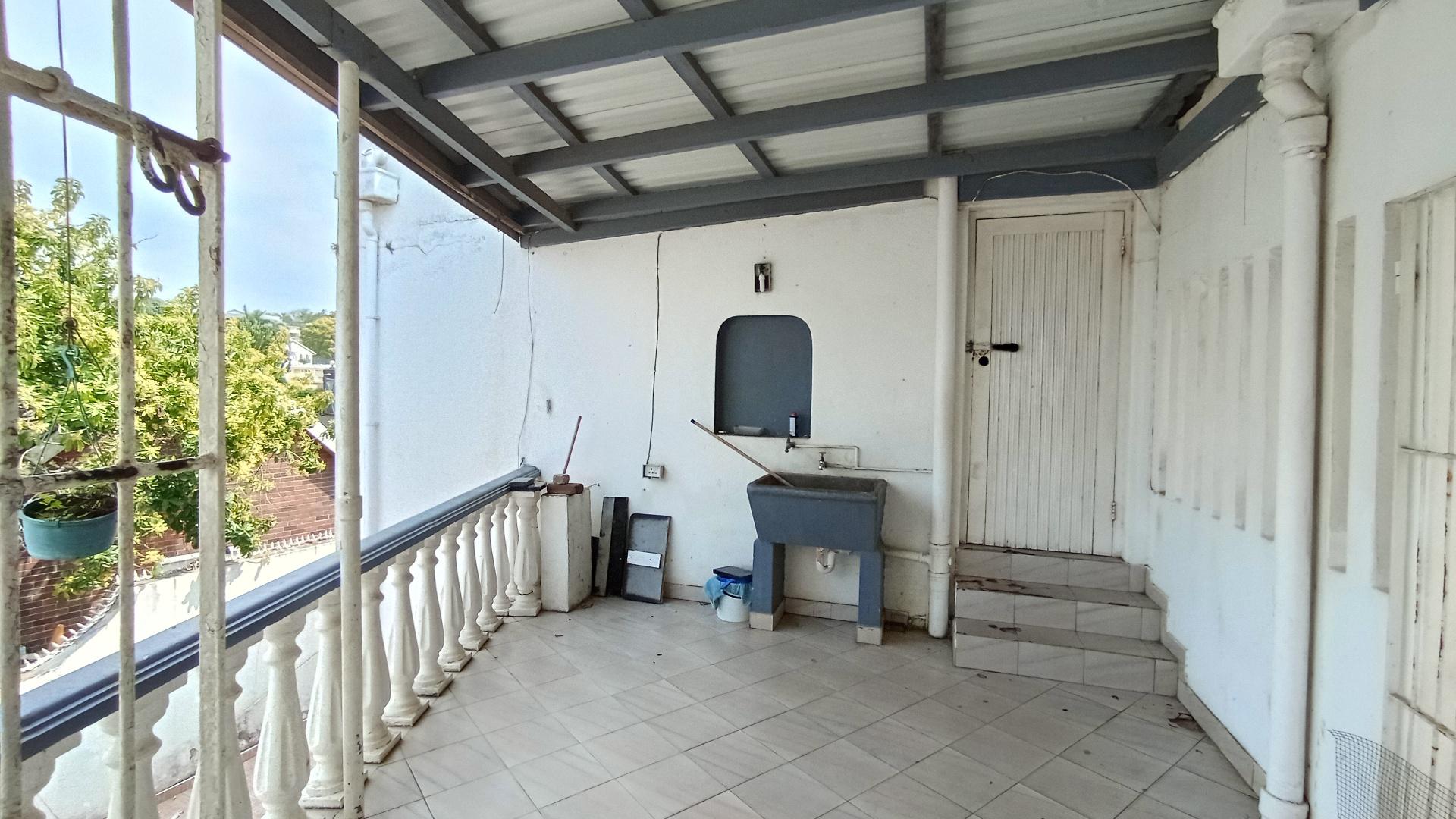 Balcony - 28 square meters of property in Reservior Hills