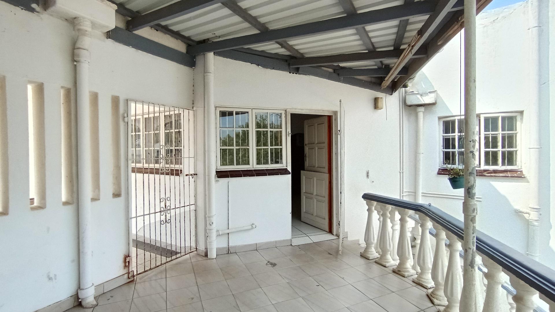 Balcony - 28 square meters of property in Reservior Hills