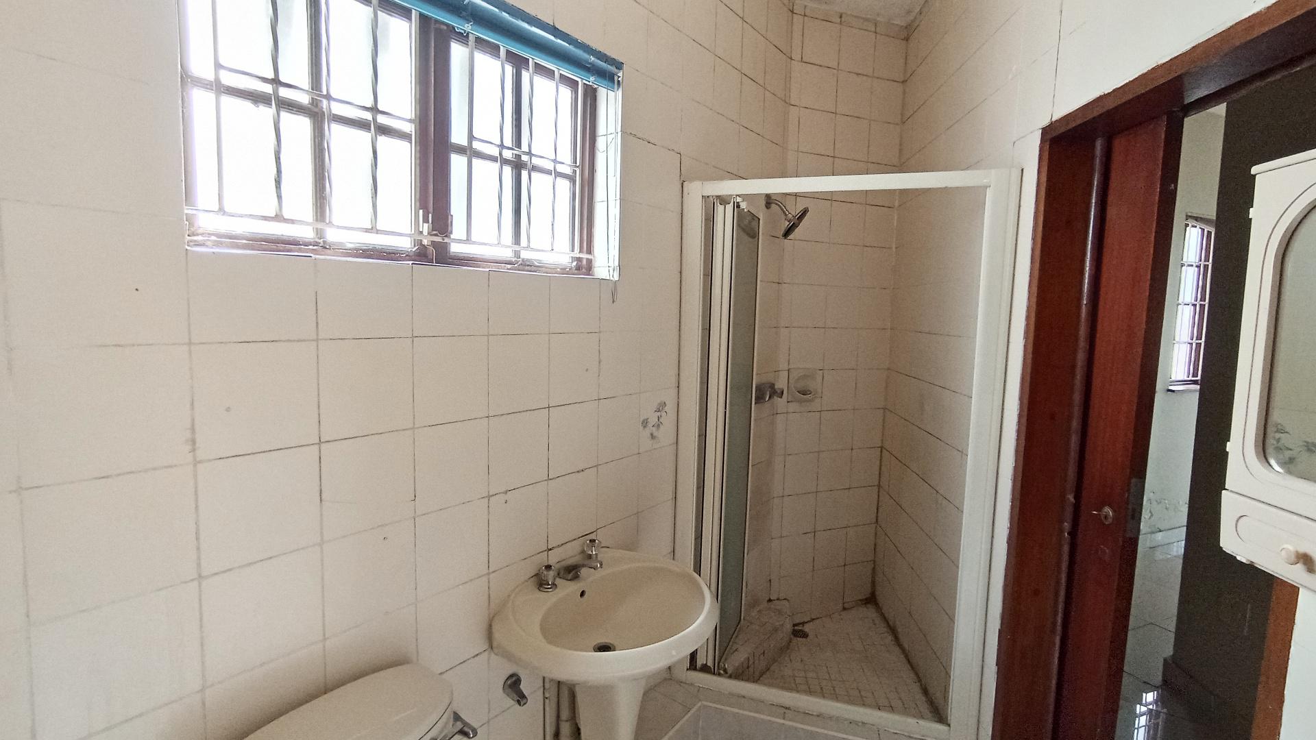Bathroom 1 - 7 square meters of property in Reservior Hills