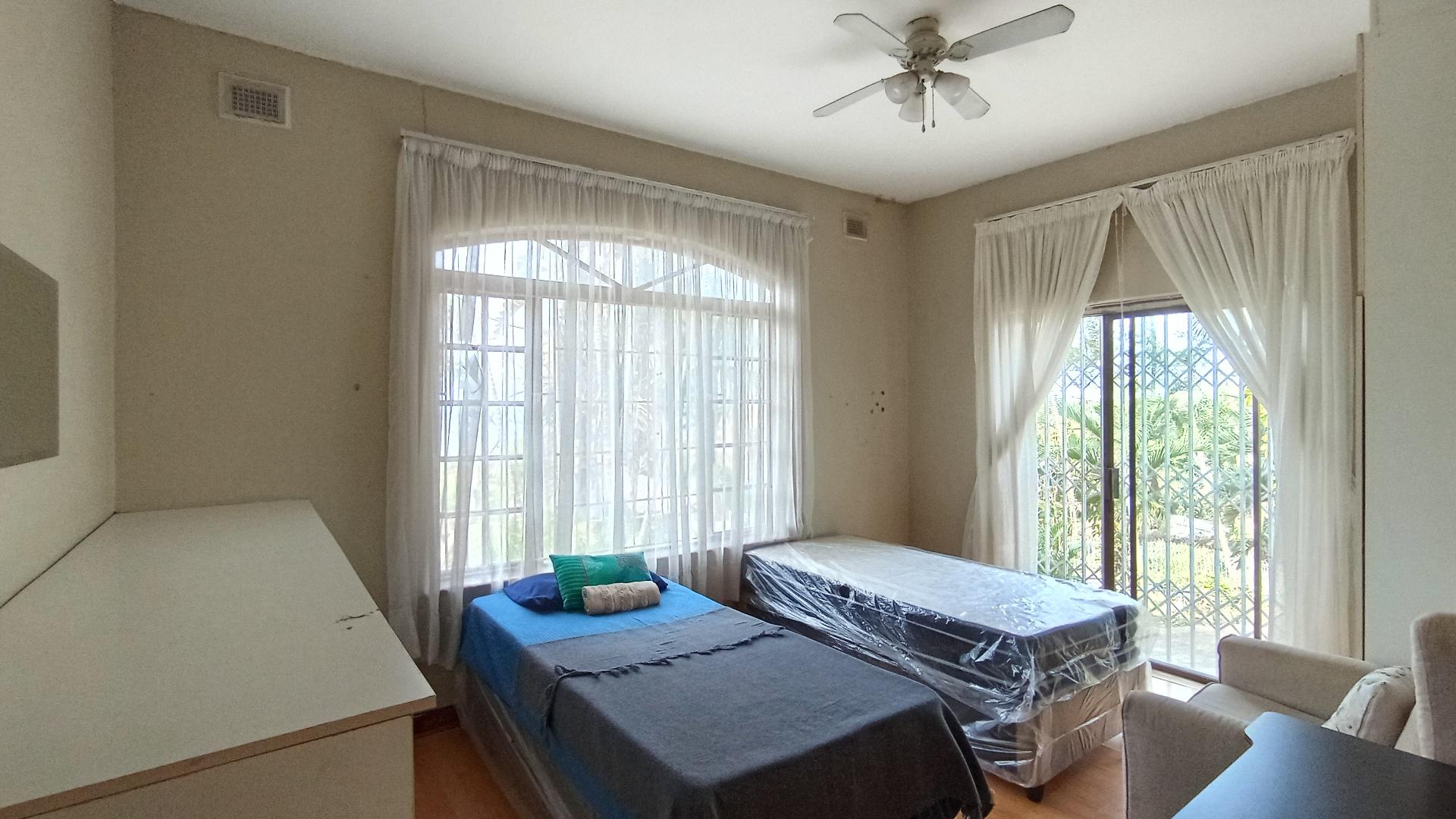 Bed Room 2 - 17 square meters of property in Reservior Hills