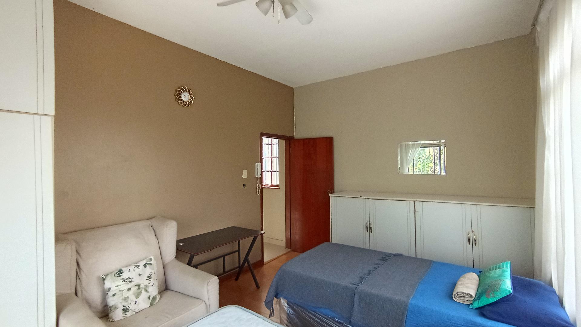 Bed Room 2 - 17 square meters of property in Reservior Hills