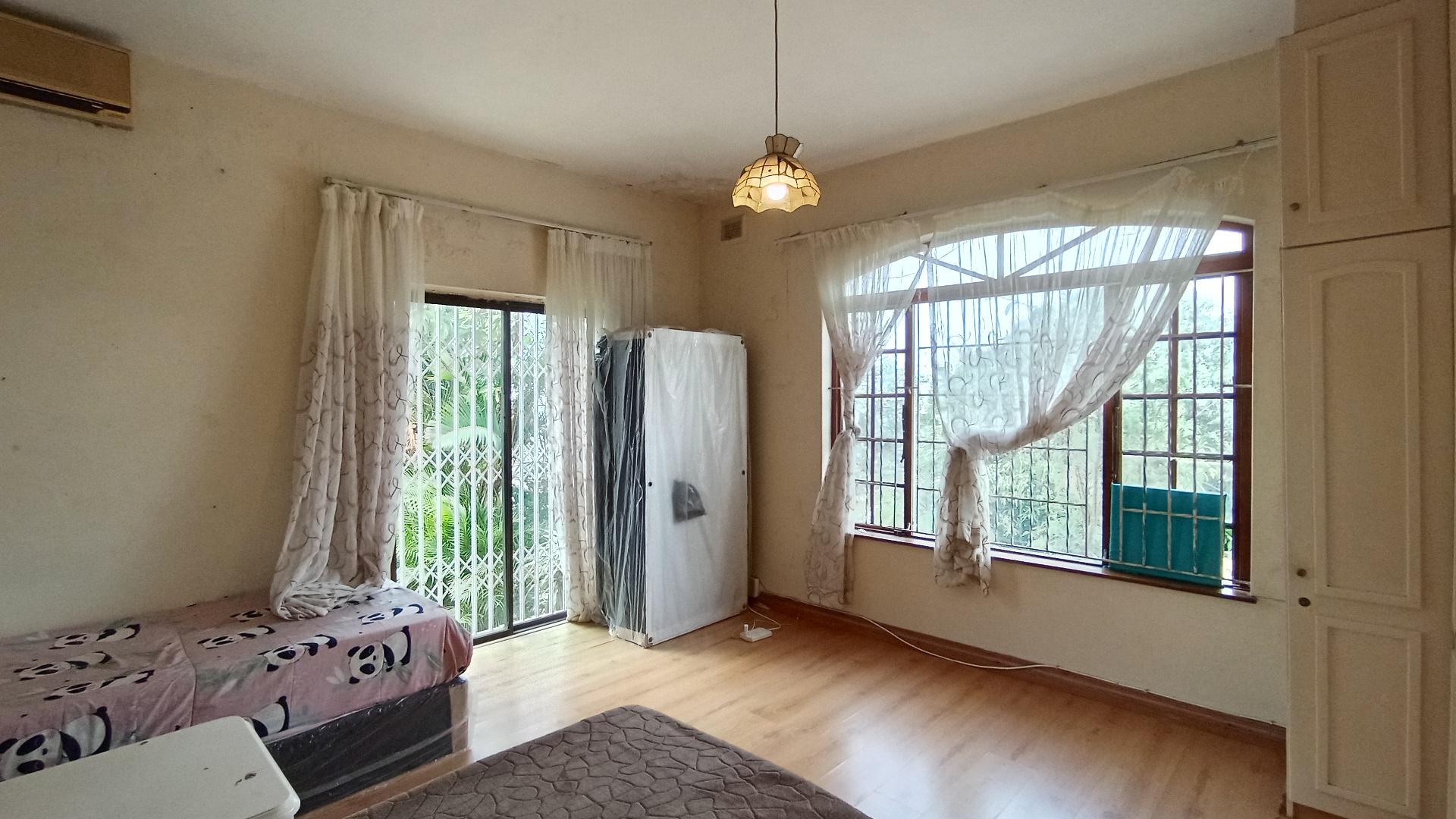 Bed Room 5+ - 28 square meters of property in Reservior Hills