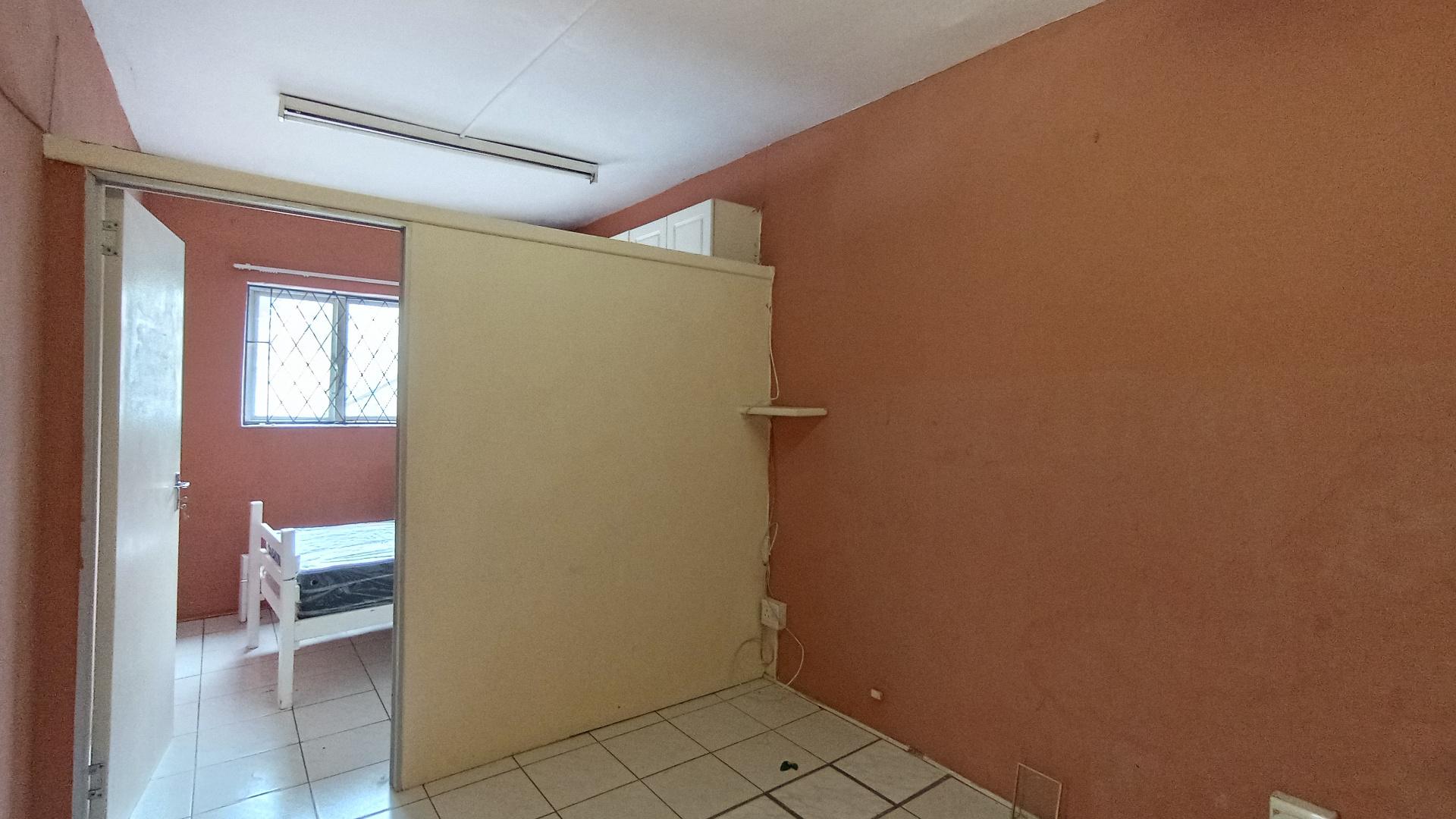 Flatlet - 11 square meters of property in Reservior Hills