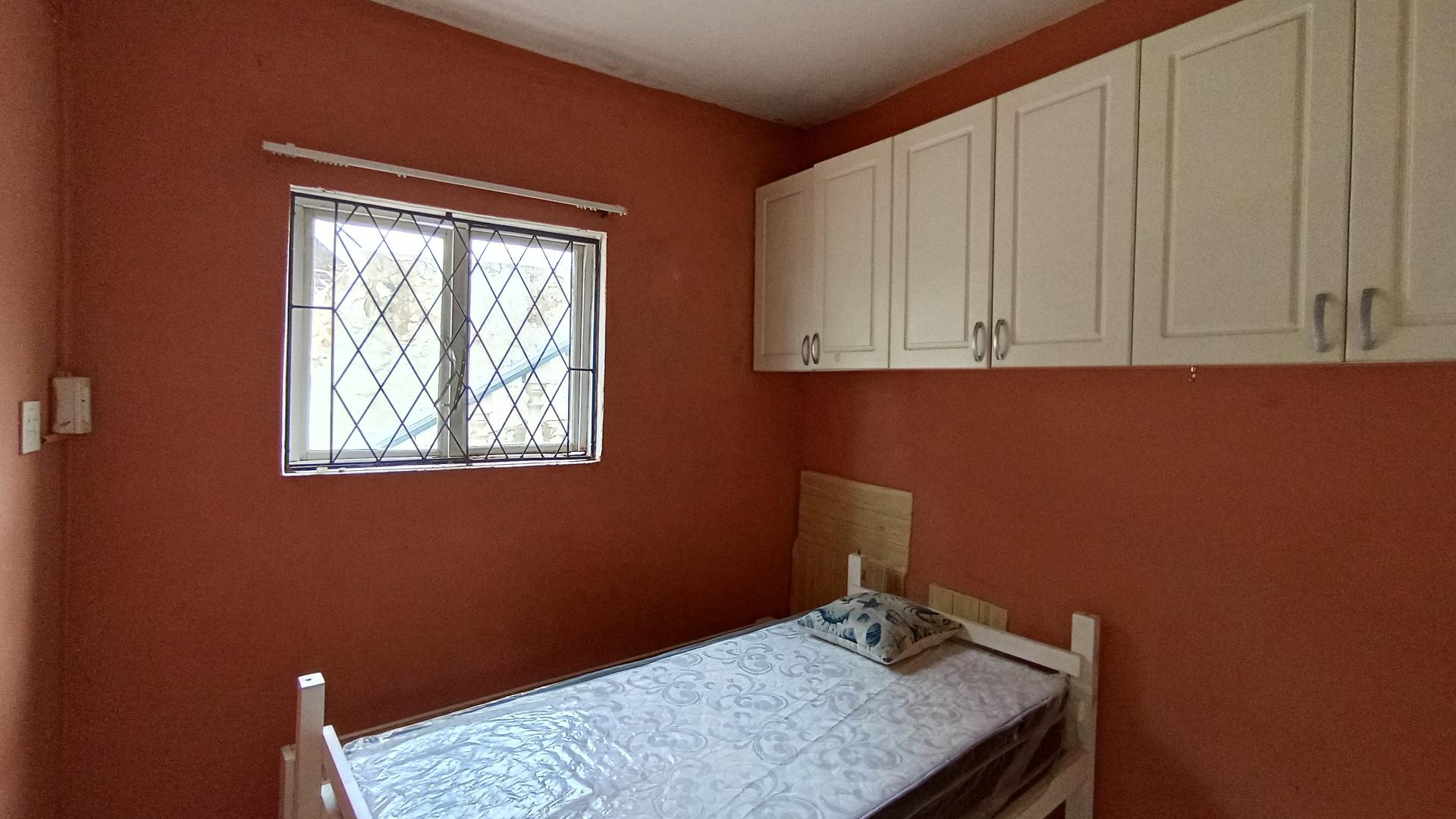 Bed Room 5+ - 28 square meters of property in Reservior Hills