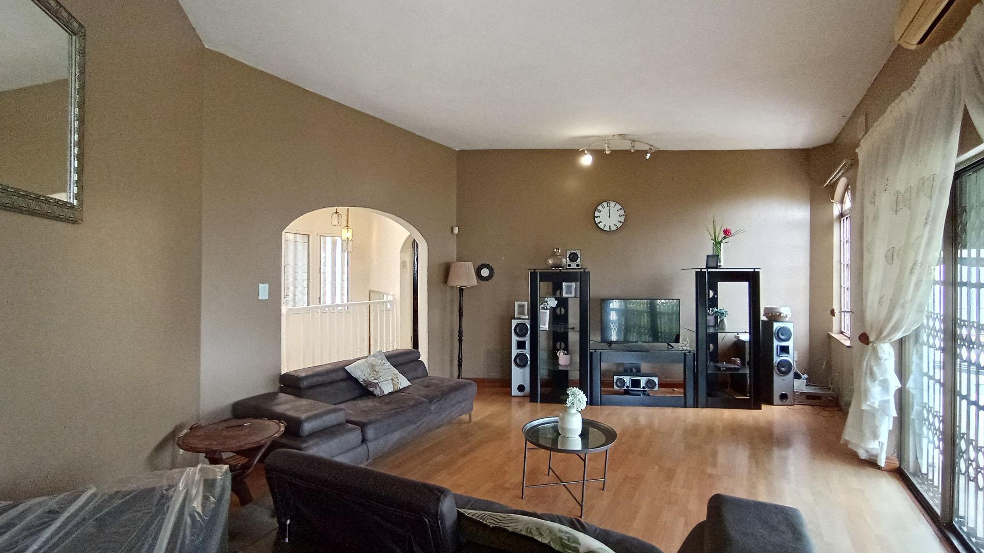 Lounges - 30 square meters of property in Reservior Hills