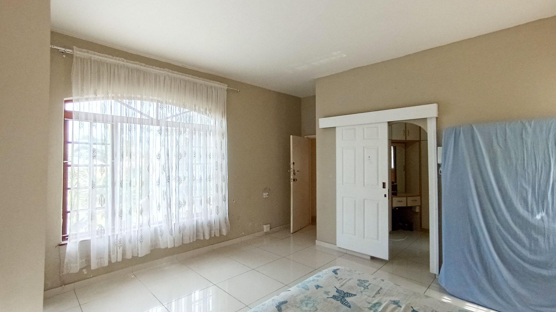 Main Bedroom - 23 square meters of property in Reservior Hills