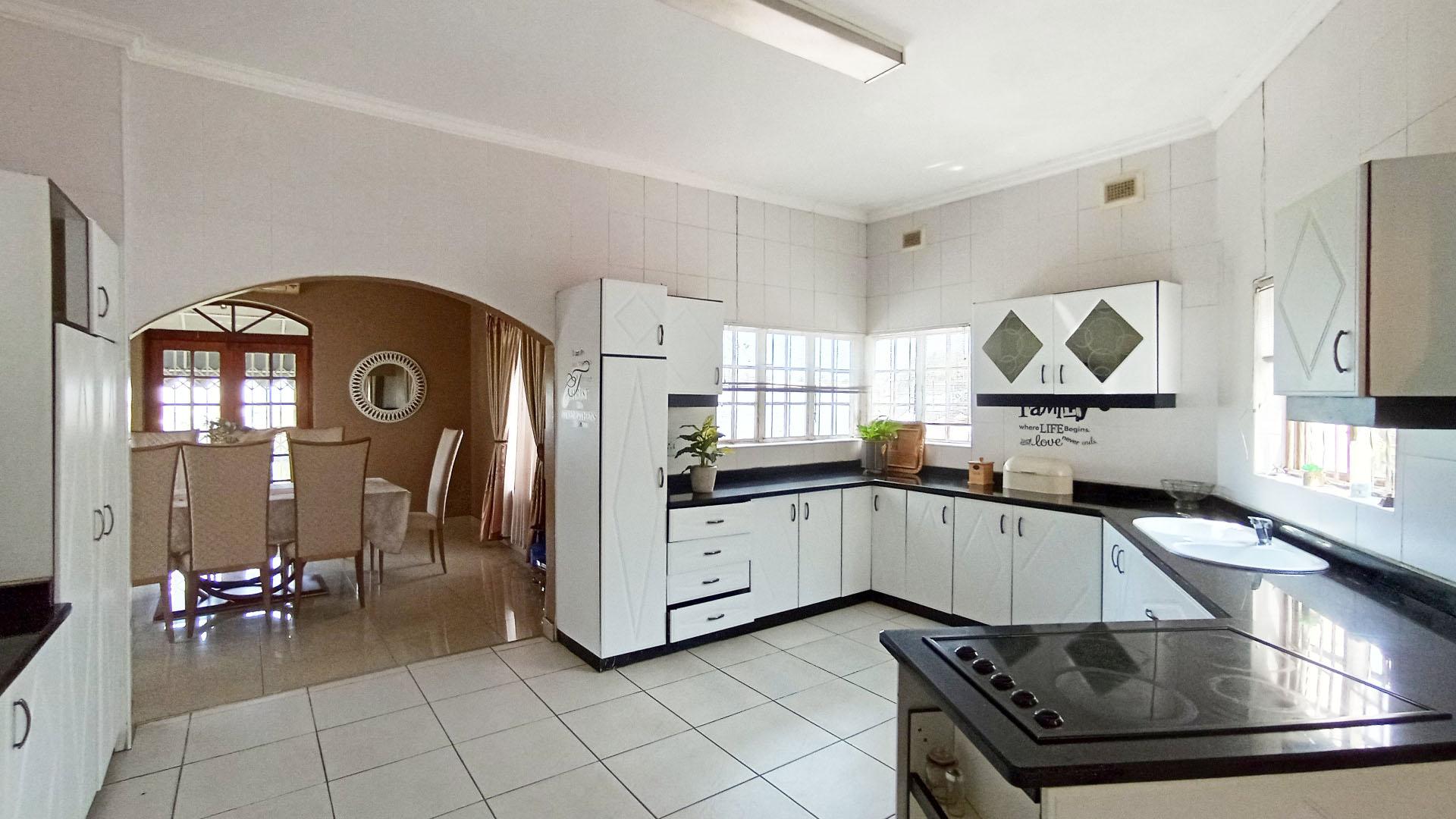 Kitchen - 56 square meters of property in Reservior Hills