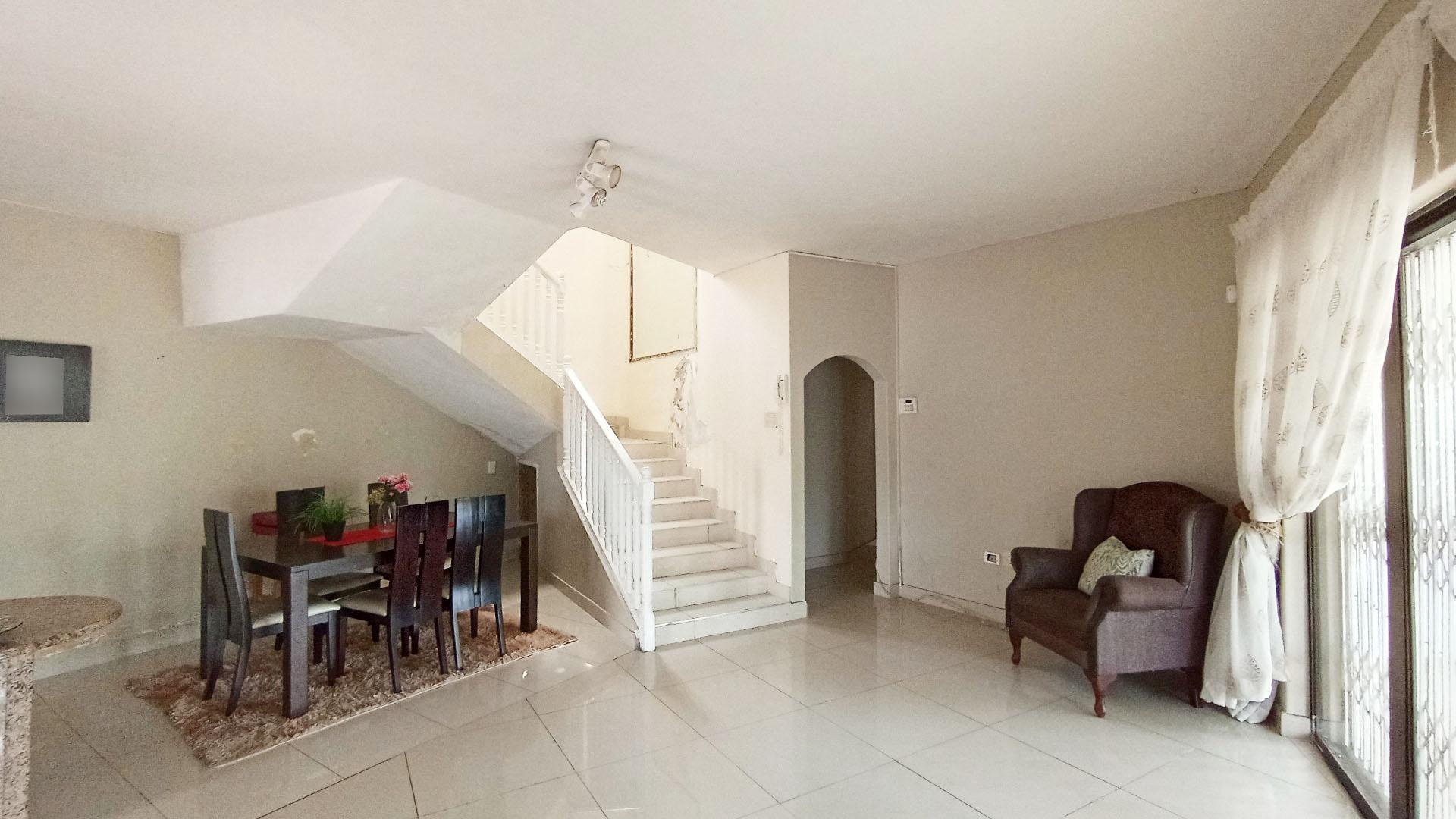 Lounges - 30 square meters of property in Reservior Hills