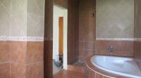 Main Bathroom - 9 square meters of property in Florida Lake