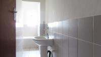 Bathroom 1 - 7 square meters of property in Florida Lake