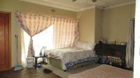 Lounges - 46 square meters of property in Florida Lake