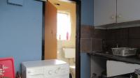 Kitchen - 23 square meters of property in Florida Lake