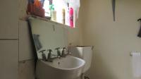 Bathroom 3+ - 3 square meters of property in Florida Lake